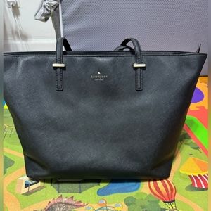 Preloved katespade Cedar Street Harmony saffiano leather shoulder purse.